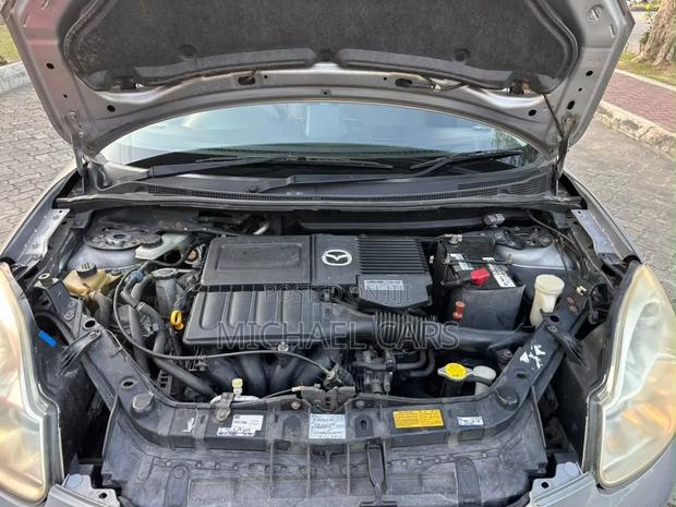 Mazda Verisa 2004 Silver