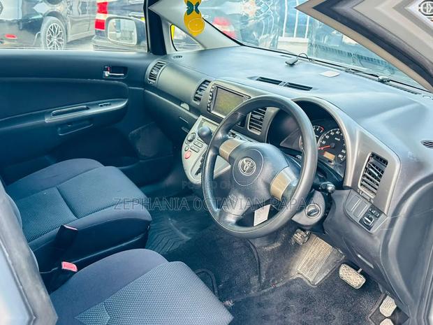 Toyota Wish 2005 Silver