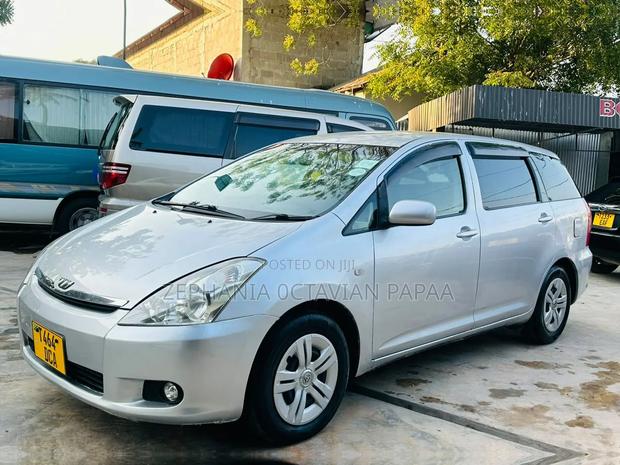 Toyota Wish 2005 Silver