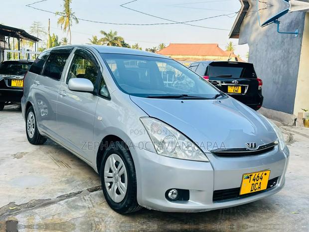 Toyota Wish 2005 Silver