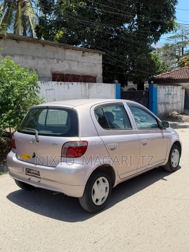 Toyota Vitz 2001 Pink