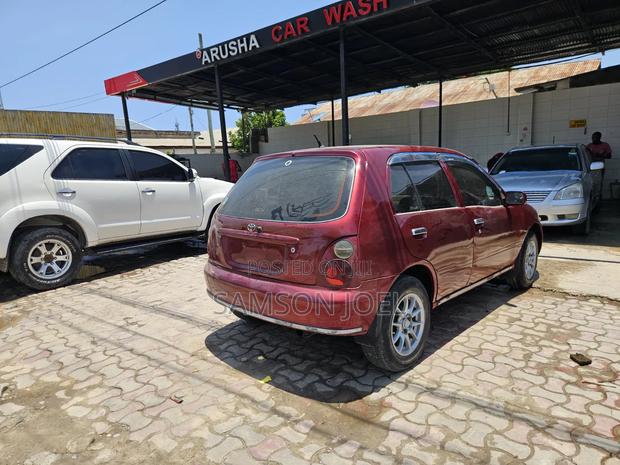Toyota Starlet 2000 Red