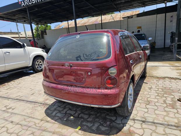 Toyota Starlet 2000 Red