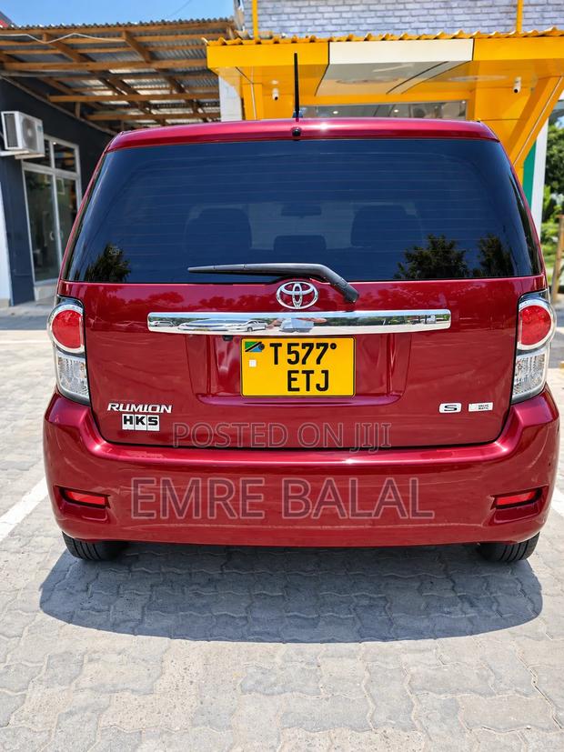 Toyota Corolla Rumion Hatchback 1.8 FWD 2010 Maroon