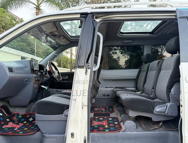 Toyota Noah 2.0 AWD (8 Seater) 2001 Pearl