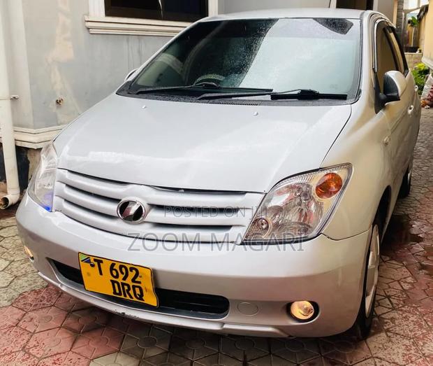Toyota IST 2005 Silver
