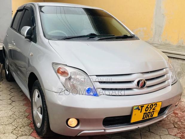 Toyota IST 2005 Silver