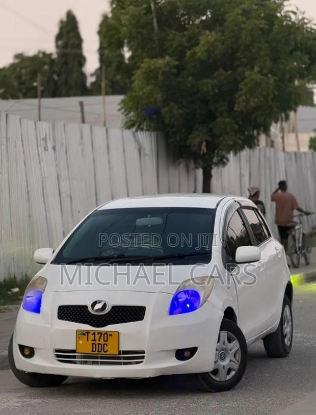 Toyota Vitz 2008 White
