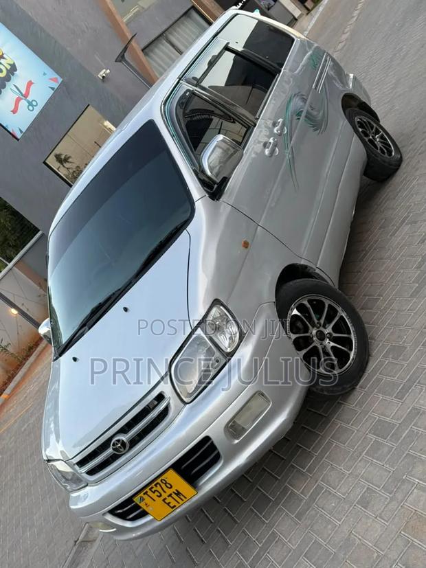 Toyota LiteAce Noah 2001 Silver
