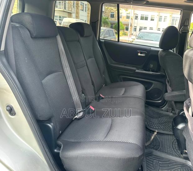 Toyota Kluger 2004 Silver