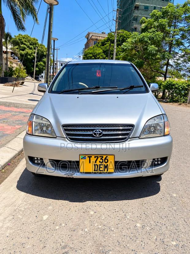 Toyota Nadia 2000 Silver