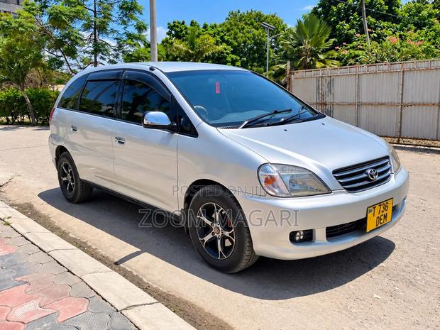 Toyota Nadia 2000 Silver