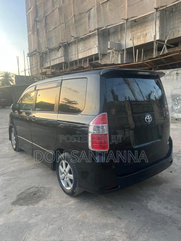 Toyota Noah 2008 Black