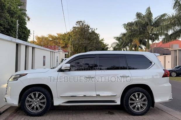 Lexus LX 570 AWD 2016 Pearl