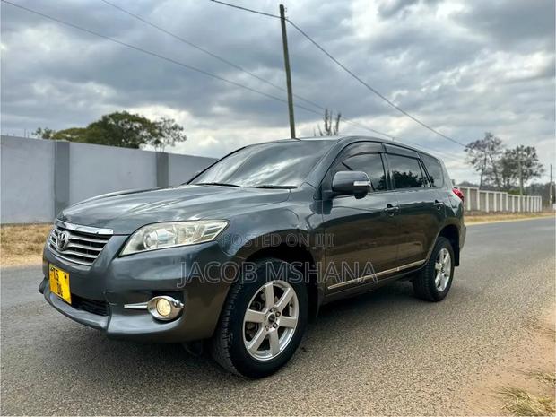 Toyota Vanguard 2010 Gray