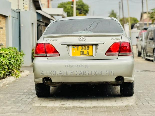 Toyota Crown 2004