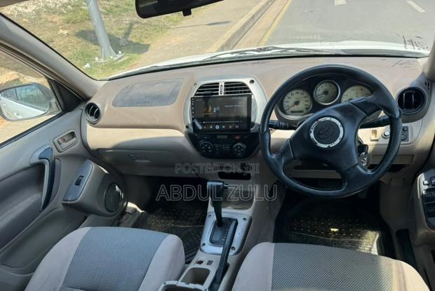 Toyota RAV4 Automatic 2003 White