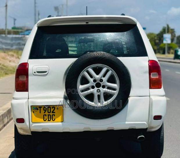 Toyota RAV4 Automatic 2003 White