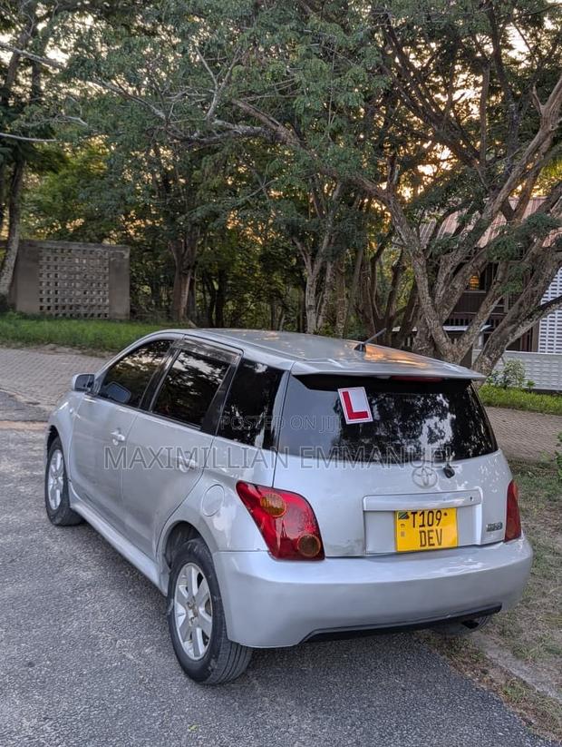 Toyota IST 2005 Silver