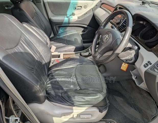 Toyota Kluger 2002 Black