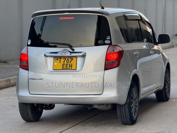 Toyota Ractis 2008 Silver