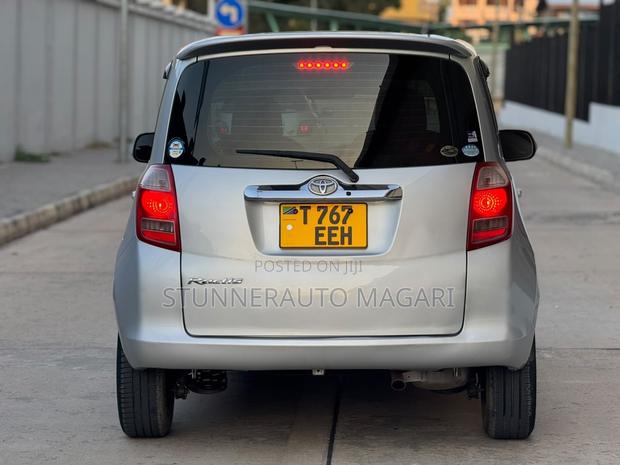 Toyota Ractis 2008 Silver