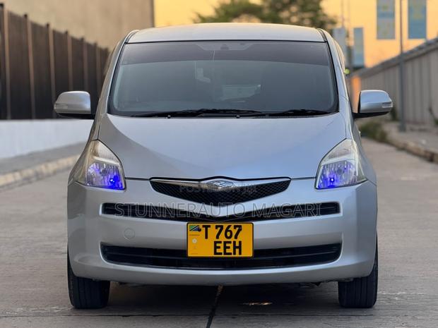Toyota Ractis 2008 Silver