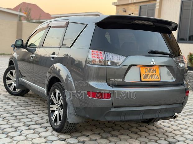 Mitsubishi Outlander 2010 Gray