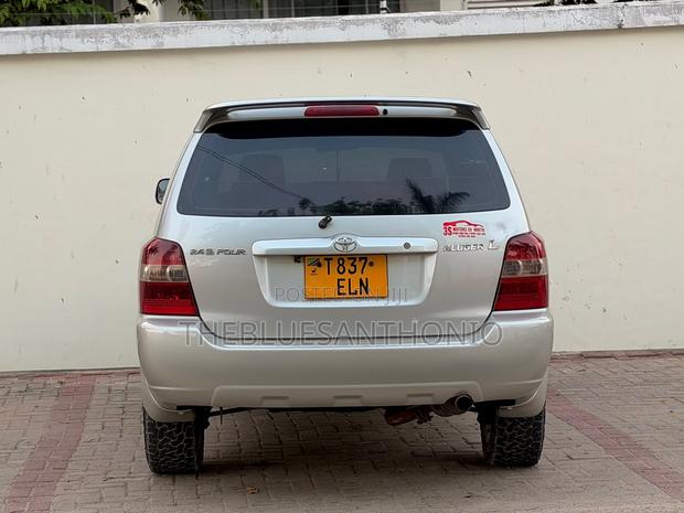 Toyota Kluger 2005 Gold