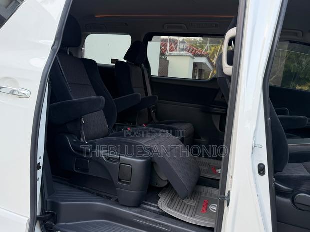 Toyota Alphard 2.4 Petrol AWD 2010 Pearl