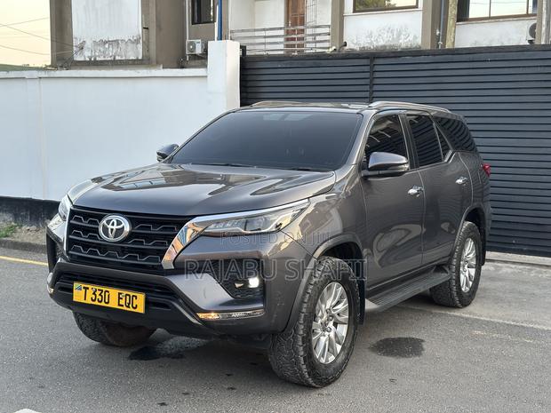 Toyota Fortuner 2.8 D AWD 2022 Gray