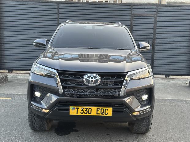 Toyota Fortuner 2.8 D AWD 2022 Gray