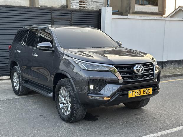 Toyota Fortuner 2.8 D AWD 2022 Gray