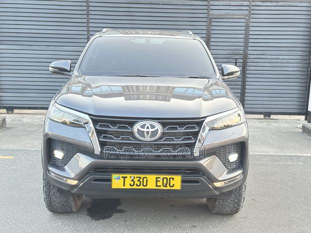 Toyota Fortuner 2.8 D AWD 2022 Gray