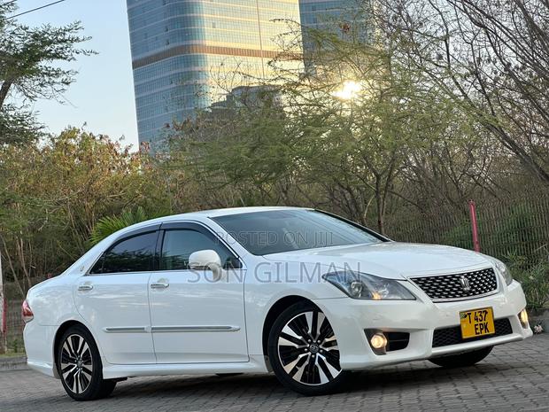 Toyota Crown 2011 Pearl