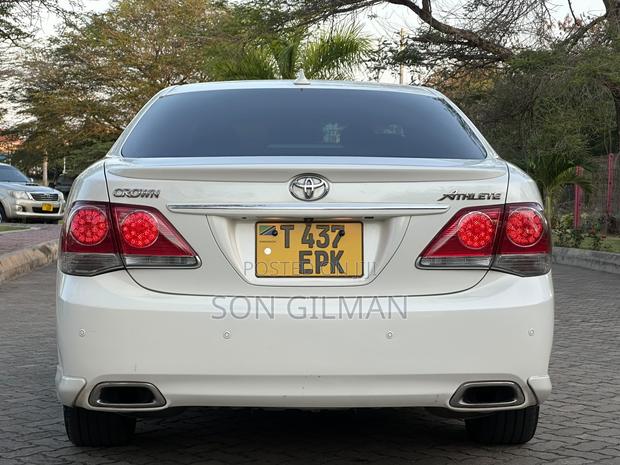 Toyota Crown 2011 Pearl
