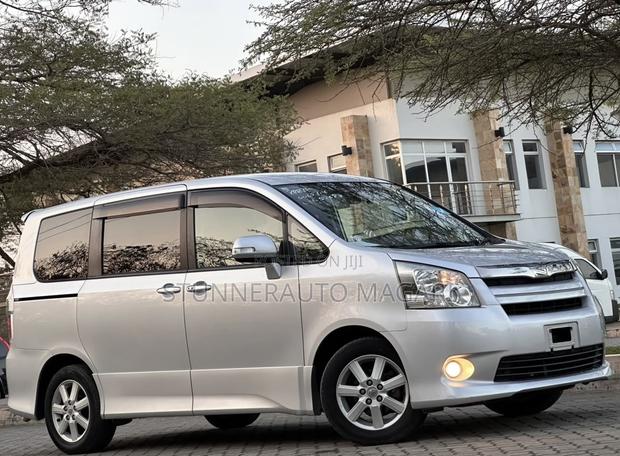 Toyota Noah 2008 Silver