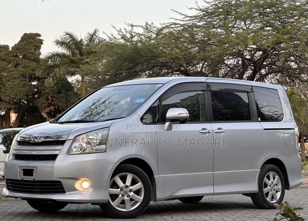 Toyota Noah 2008 Silver