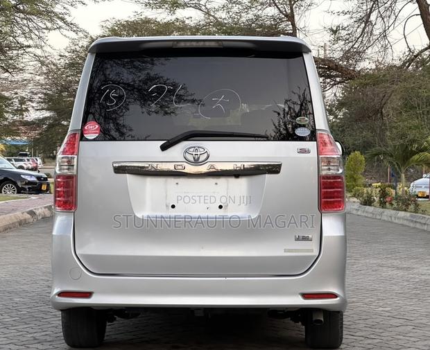 Toyota Noah 2008 Silver