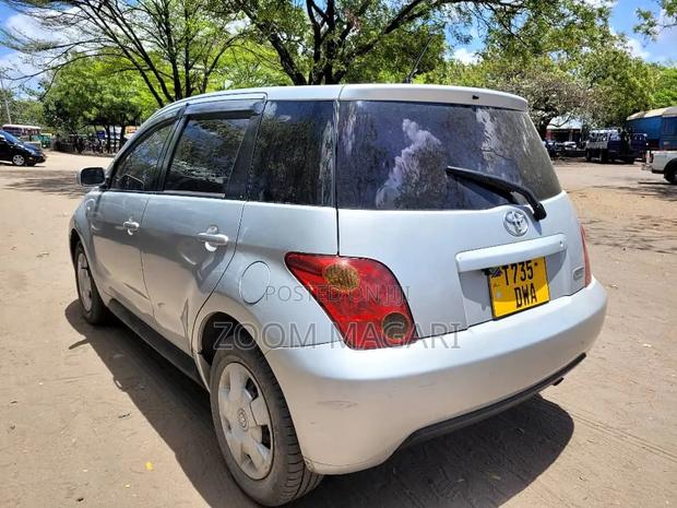 Toyota IST 2004 Silver