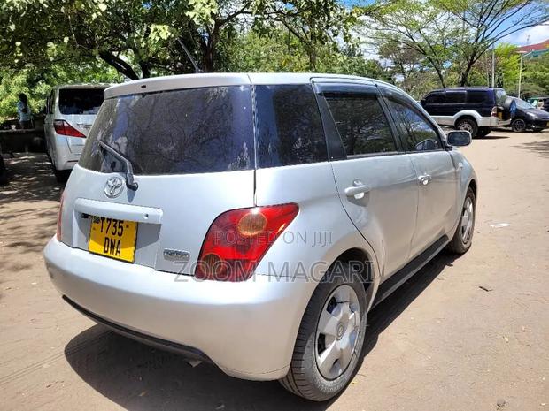 Toyota IST 2004 Silver