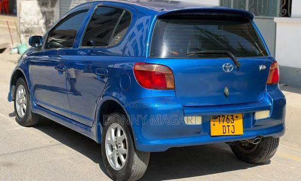 Toyota Vitz 2005 Blue
