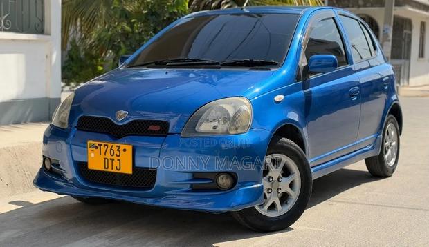 Toyota Vitz 2005 Blue