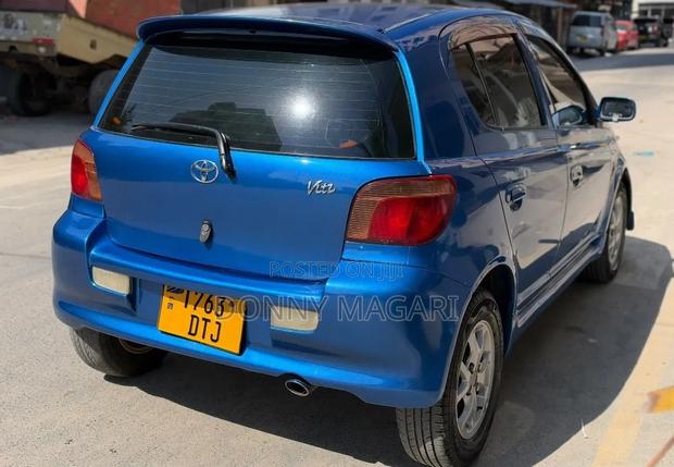 Toyota Vitz 2005 Blue