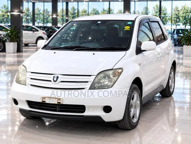 Toyota IST 2003 Off white