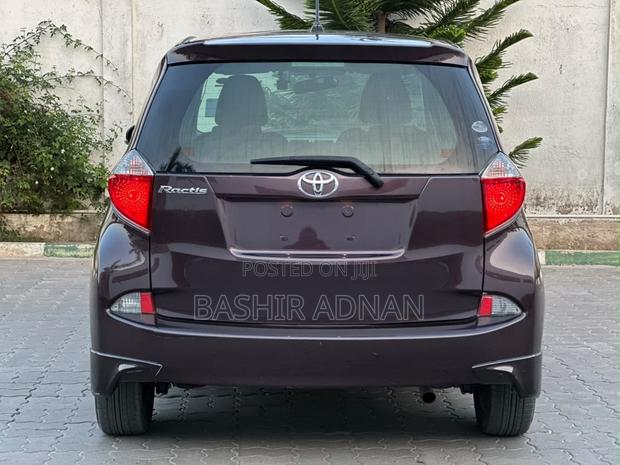 Toyota Ractis 1.5 FWD 2012 Maroon