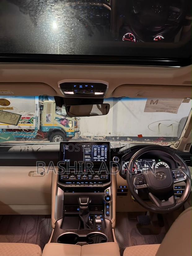 Toyota Land Cruiser LC300 2024 Off white