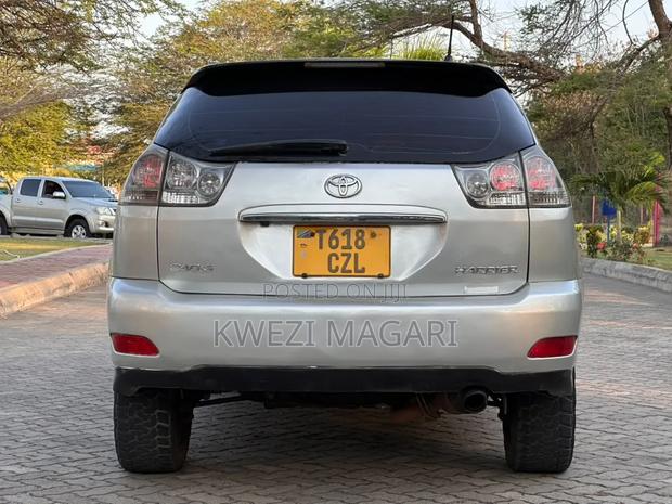 Toyota Harrier 2005 Silver