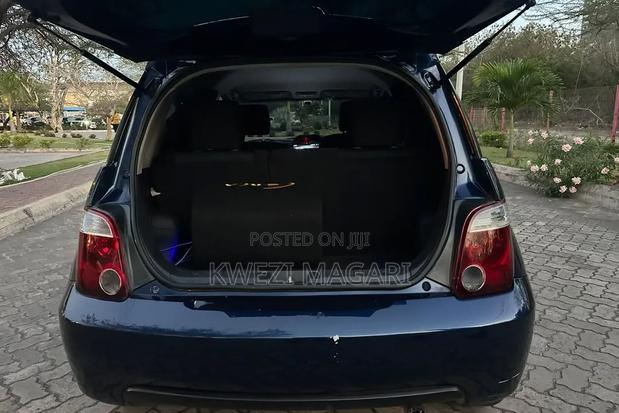 Toyota IST 2004 Blue