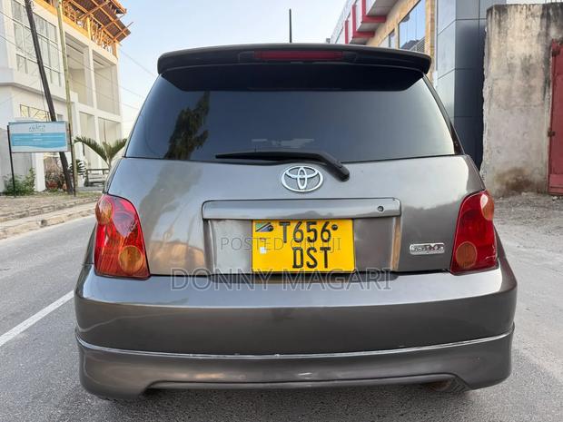 Toyota IST 2005 Gray